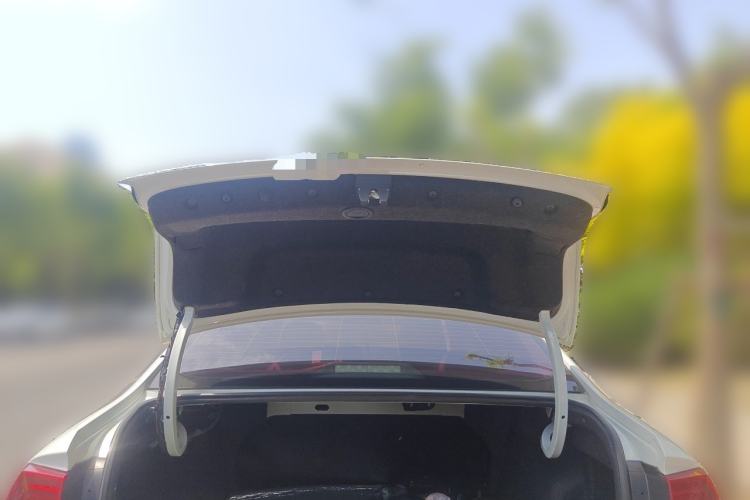Used Volkswagen Bora 2016 1.6L Manual Fashion Edition Trunk