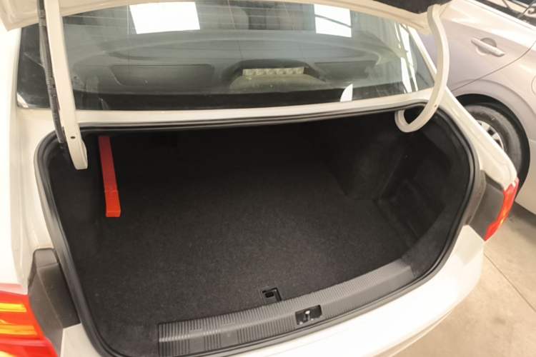 Used Volkswagen Bora 2016 1.6L Manual Fashion Edition Trunk