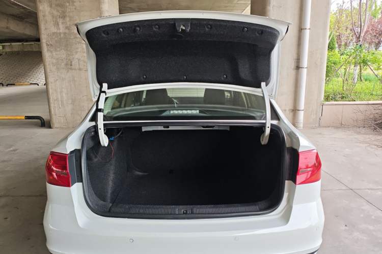 Used Volkswagen Bora 2016 1.6L Automatic Fashion Model Trunk