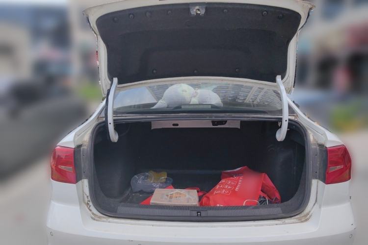 Used Volkswagen Bora 2016 1.6L Manual Fashion Edition Trunk