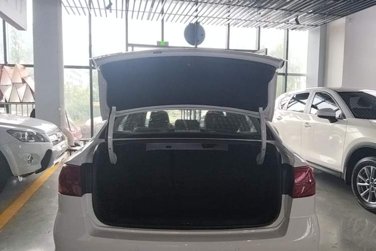 Used Volkswagen Bora 2016 1.6L Automatic Comfort Model Trunk