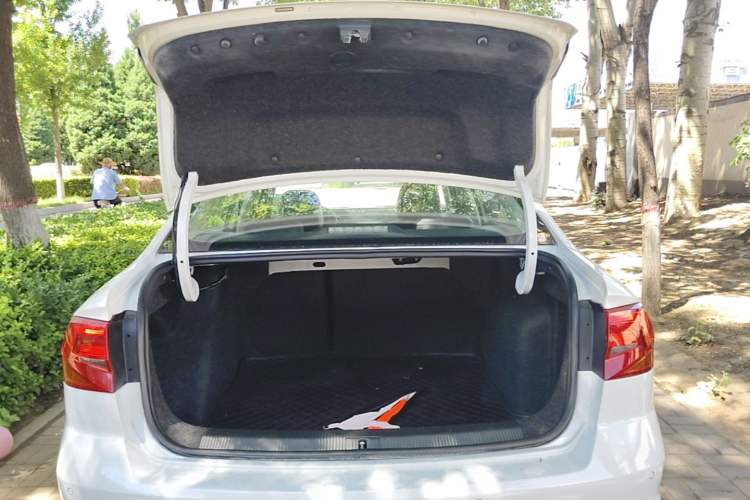 Used Volkswagen Bora 2016 1.6L Manual Comfort Model Trunk