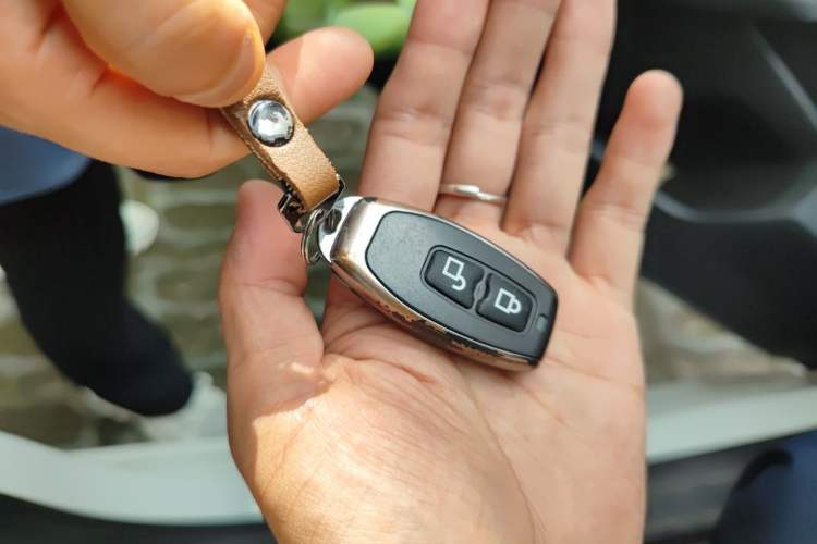 Used Volkswagen Bora 2016 1.6L Automatic Fashion Model Vehicle Key