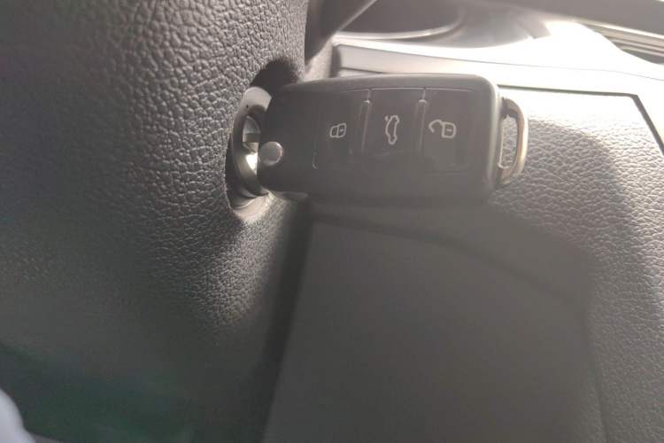 Used Volkswagen Bora 2016 1.6L Manual Fashion Edition Vehicle Key
