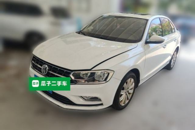 Ojetý Volkswagen Bora 2016 230TSI DSG Comfort Model