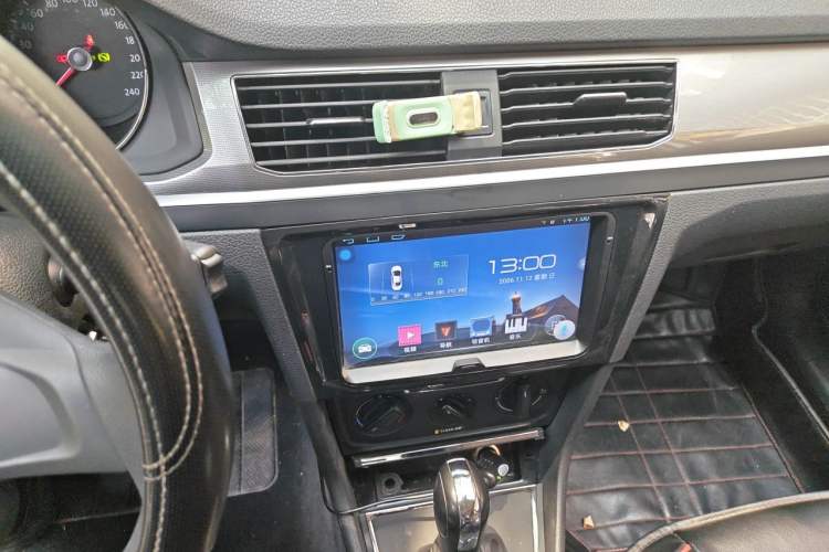 Used Volkswagen Bora 2016 1.6L Automatic Fashion Model Audio And AC Panel