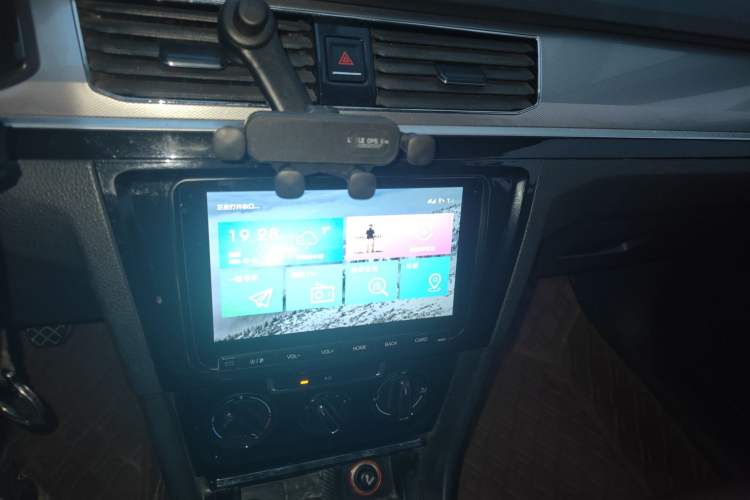Used Volkswagen Bora 2016 1.6L Manual Comfort Model Audio And AC Panel