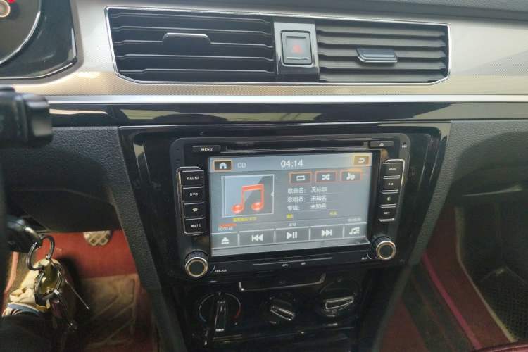 Used Volkswagen Bora 2016 1.6L Manual Comfort Model Audio And AC Panel