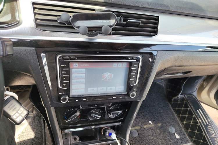 Used Volkswagen Bora 2016 1.6L Manual Comfort Model Audio And AC Panel