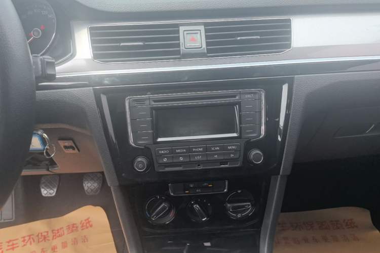 Used Volkswagen Bora 2016 1.6L Manual Comfort Model Audio And AC Panel