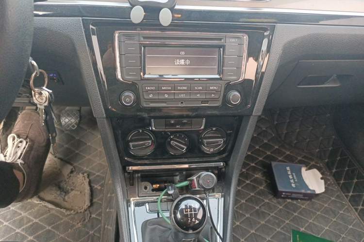Used Volkswagen Bora 2016 1.6L Manual Comfort Model Audio And AC Panel
