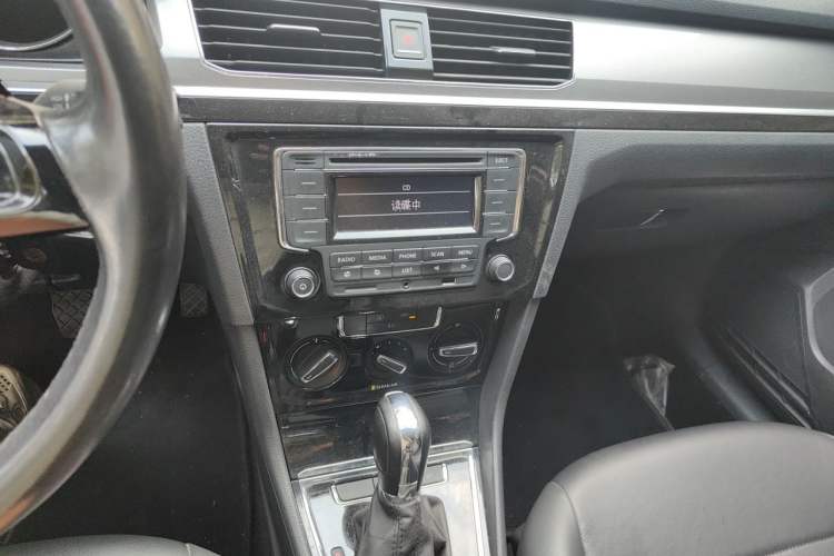 Used Volkswagen Bora 2016 1.6L Automatic Comfort Model Audio And AC Panel