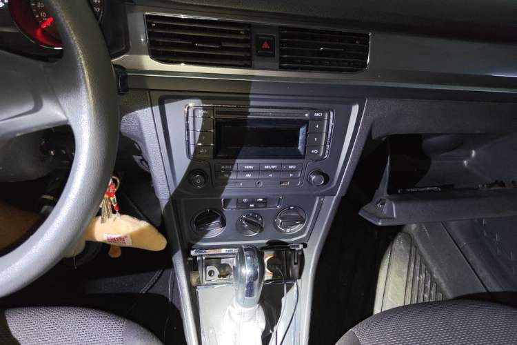 Used Volkswagen Bora 2016 1.6L Automatic Fashion Model Audio And AC Panel