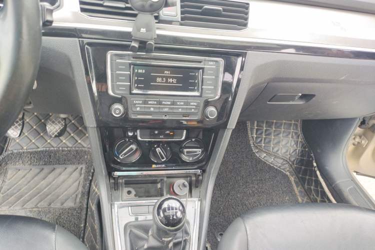 Used Volkswagen Bora 2016 1.6L Manual Comfort Model Audio And AC Panel
