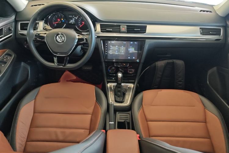 Used Volkswagen Bora 2016 230TSI DSG Comfort Model Center Console