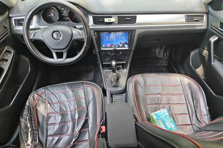 Used Volkswagen Bora 2016 1.6L Automatic Fashion Model Center Console