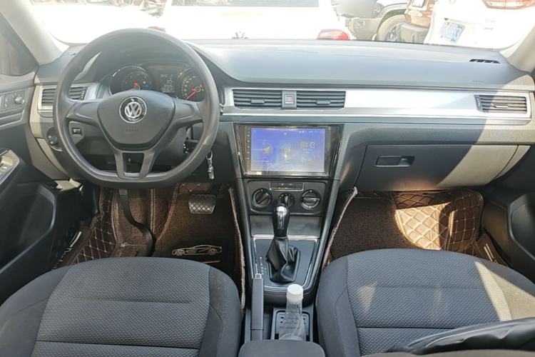 Used Volkswagen Bora 2016 1.6L Automatic Fashion Model Center Console