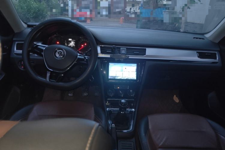 Used Volkswagen Bora 2016 1.6L Manual Comfort Model Center Console