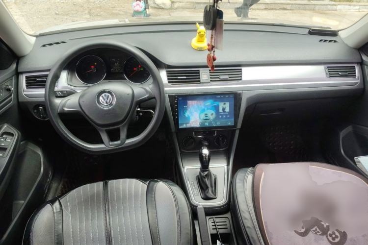 Used Volkswagen Bora 2016 1.6L Automatic Fashion Model Center Console