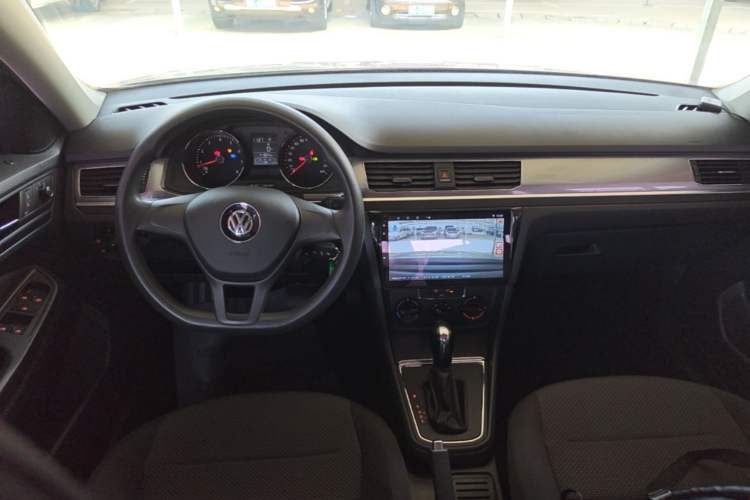 Used Volkswagen Bora 2016 1.6L Automatic Fashion Model Center Console
