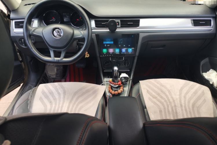 Used Volkswagen Bora 2016 1.6L Automatic Fashion Model Center Console
