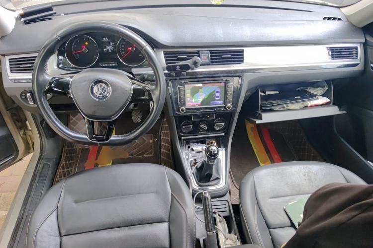 Used Volkswagen Bora 2016 1.6L Manual Comfort Model Center Console