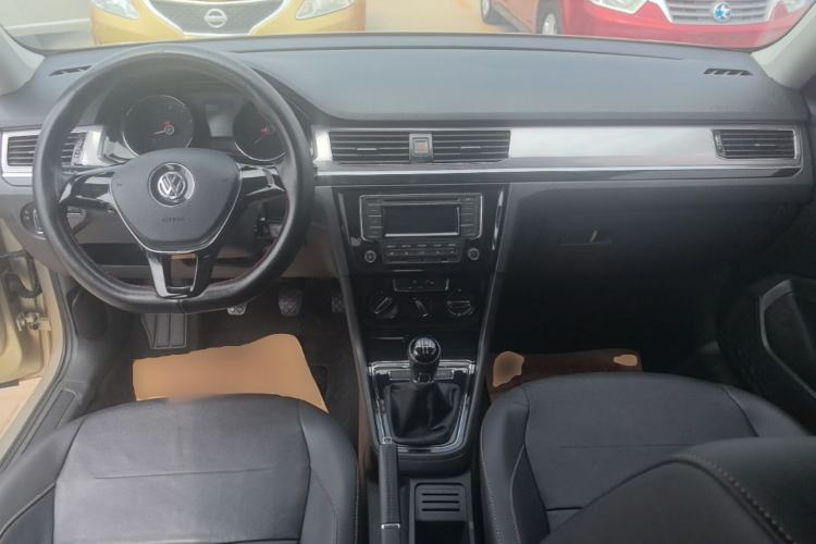 Used Volkswagen Bora 2016 1.6L Manual Comfort Model Center Console
