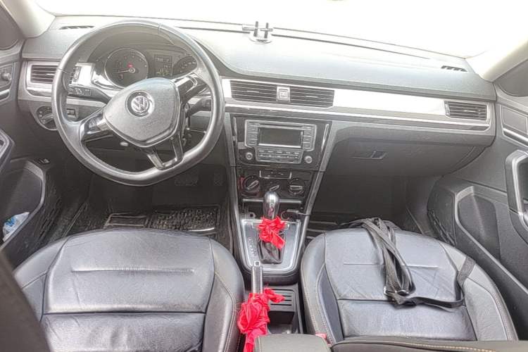 Used Volkswagen Bora 2016 1.6L Automatic Comfort Model Center Console