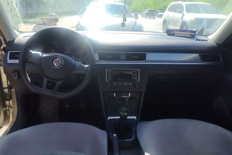 Used Volkswagen Bora 2016 1.6L Manual Fashion Edition Center Console
