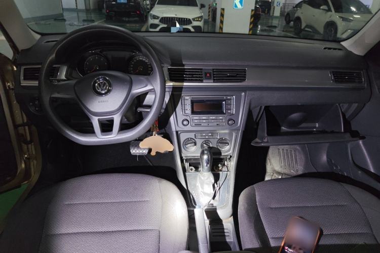 Used Volkswagen Bora 2016 1.6L Automatic Fashion Model Center Console