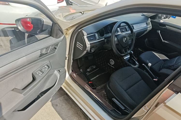 Used Volkswagen Bora 2016 1.6L Automatic Fashion Model Driver Seat