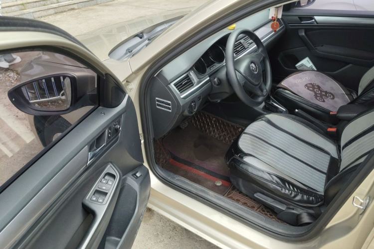 Used Volkswagen Bora 2016 1.6L Automatic Fashion Model Driver Seat