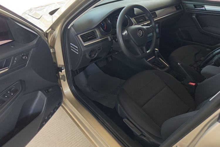 Used Volkswagen Bora 2016 1.6L Automatic Fashion Model Driver Seat