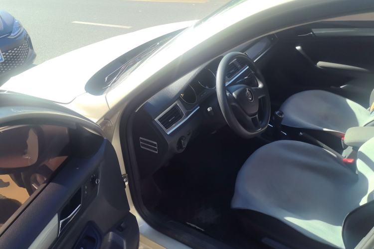 Used Volkswagen Bora 2016 1.6L Manual Fashion Edition Driver Seat