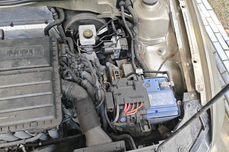 Used Volkswagen Bora 2016 1.6L Automatic Fashion Model Engine Bay Left