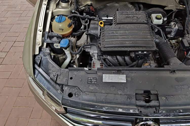 Used Volkswagen Bora 2016 1.6L Automatic Luxury Model Engine Bay Right