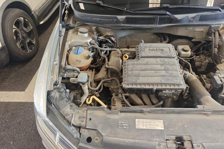 Used Volkswagen Bora 2016 1.6L Automatic Luxury Model Engine Bay Right