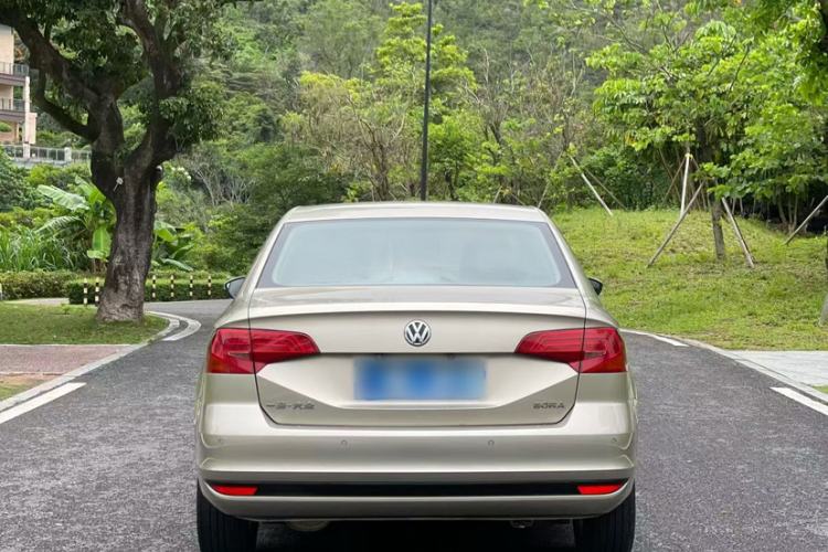 Used Volkswagen Bora 2016 1.6L Automatic Fashion Model Exterior 5