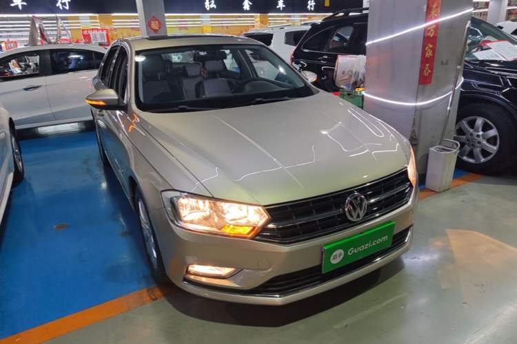 Used Volkswagen Bora 2016 1.6L Automatic Comfort Model Front Right 45 Deg