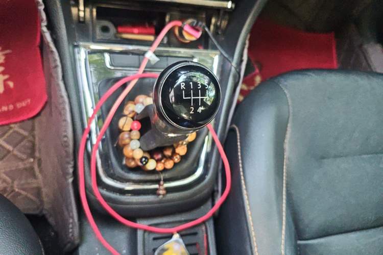 Used Volkswagen Bora 2016 1.6L Manual Comfort Model Gear Lever