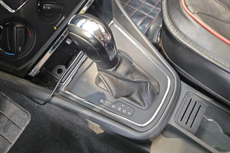 Used Volkswagen Bora 2016 1.6L Automatic Fashion Model Gear Lever