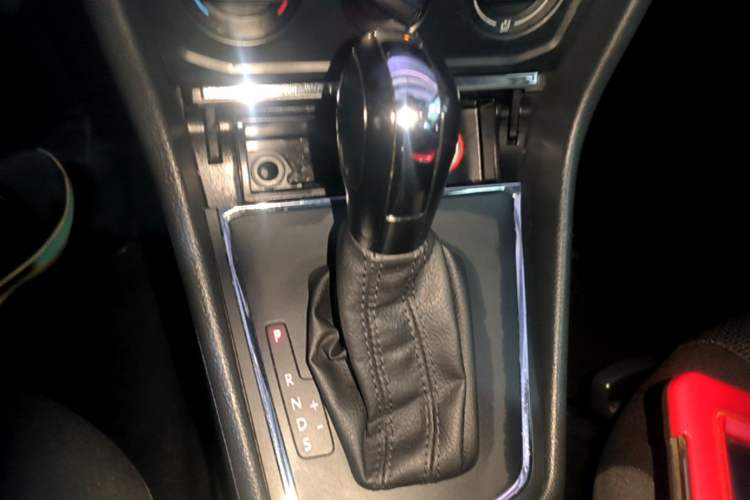 Used Volkswagen Bora 2016 1.6L Automatic Fashion Model Gear Lever