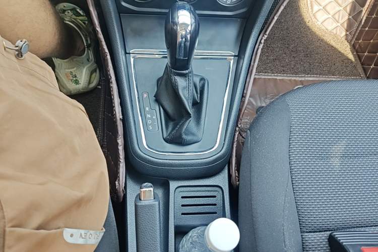 Used Volkswagen Bora 2016 1.6L Automatic Fashion Model Gear Lever