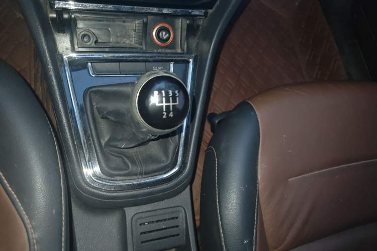 Used Volkswagen Bora 2016 1.6L Manual Comfort Model Gear Lever