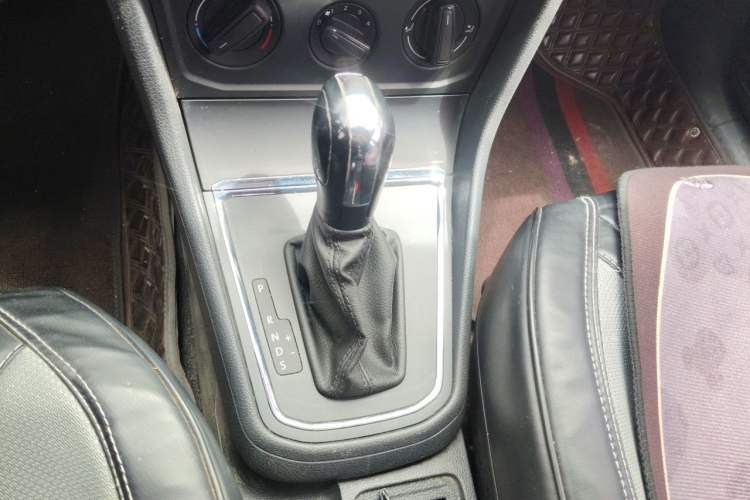 Used Volkswagen Bora 2016 1.6L Automatic Fashion Model Gear Lever