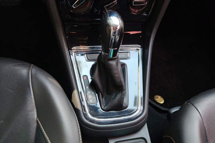 Used Volkswagen Bora 2016 1.6L Automatic Comfort Model Gear Lever