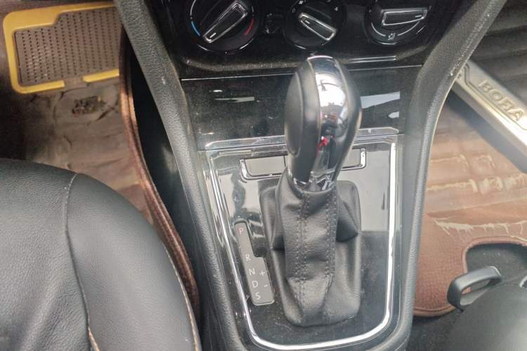 Used Volkswagen Bora 2016 1.6L Automatic Comfort Model Gear Lever