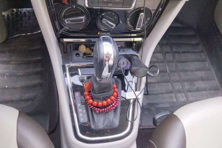 Used Volkswagen Bora 2016 1.6L Automatic Comfort Model Gear Lever