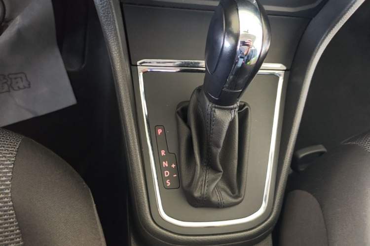 Used Volkswagen Bora 2016 1.6L Automatic Fashion Model Gear Lever