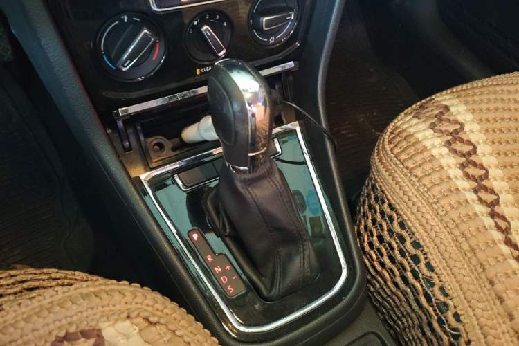 Used Volkswagen Bora 2016 1.6L Automatic Comfort Model Gear Lever